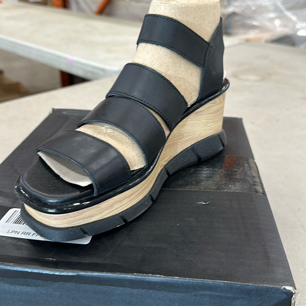 Sorel Joanie III ankle strap sandal